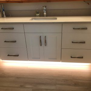 Ensuite-custom-Vanity-painted-maple