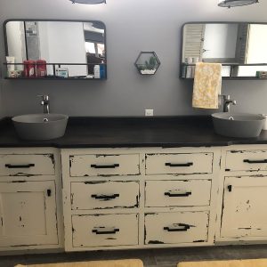 Shabby-chic-granite-stain-maple